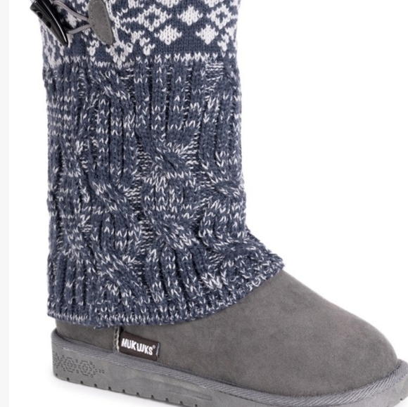 🐻MUK LUKS Cheryl Boots in Gray/Blue Fairisle with Snowflake Print Top - Picture 2 of 16